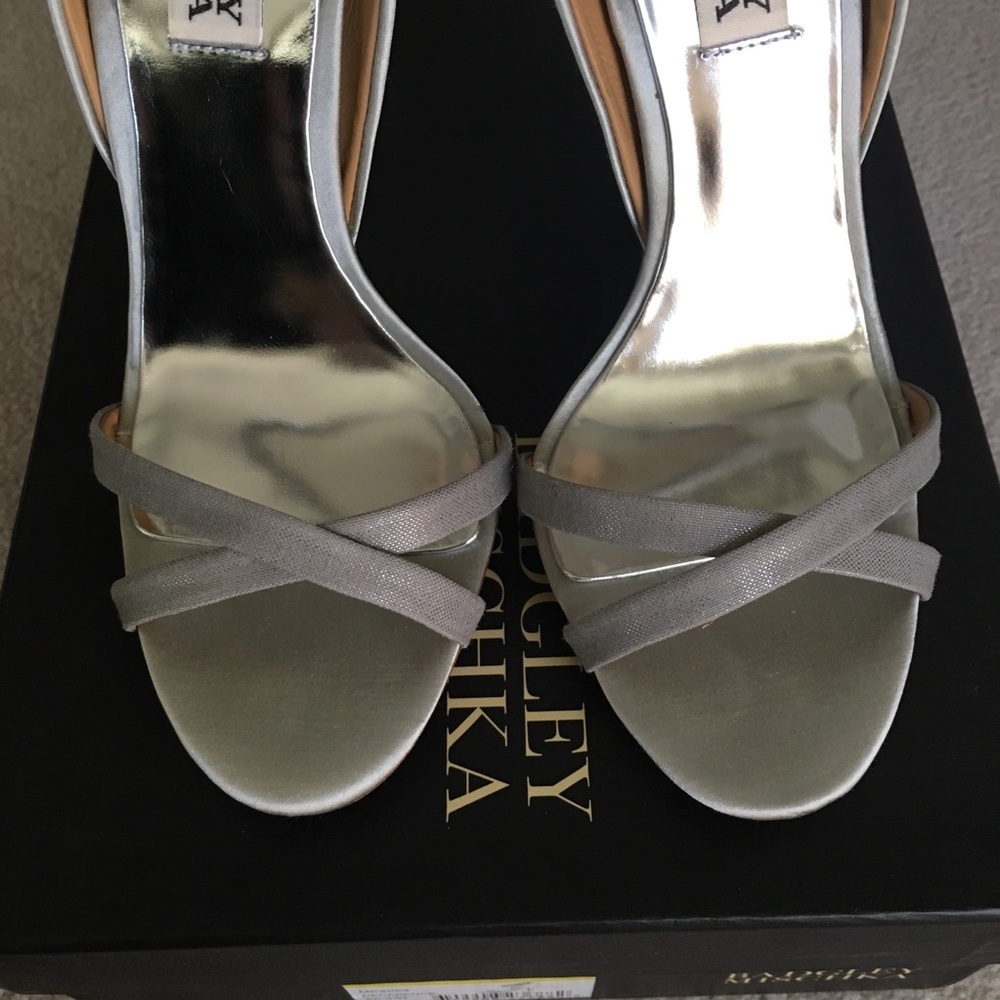 Badgley Mischka silver heels - Picture 4 of 5
